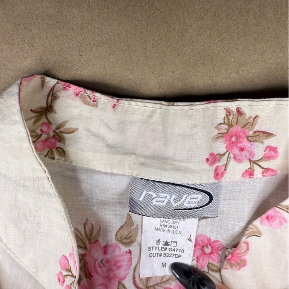 Rave Floral V-Neck Top | Tie Back Flutter Sleeve | Size M - Picture 2 of 4